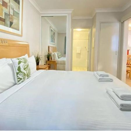 City & Lakeside With Free Parking, Pool And 10 Mins Walk Into The City Perth Eksteriør billede