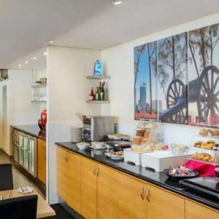City & Lakeside With Free Parking, Pool And 10 Mins Walk Into The City Perth Eksteriør billede