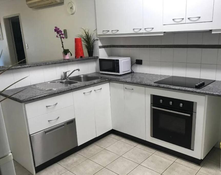 City & Lakeside With Free Parking, Pool And 10 Mins Walk Into The City Perth Eksteriør billede