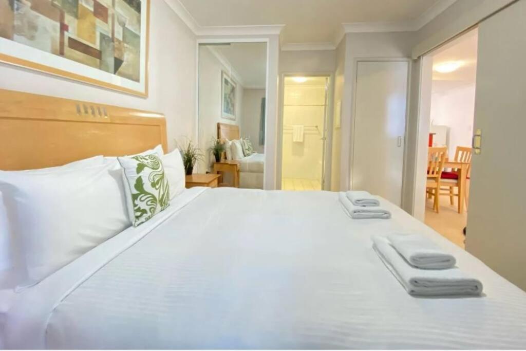 City & Lakeside With Free Parking, Pool And 10 Mins Walk Into The City Perth Eksteriør billede