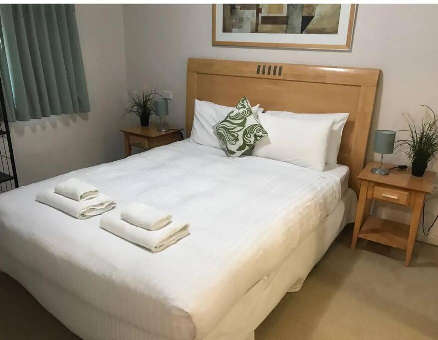 City & Lakeside With Free Parking, Pool And 10 Mins Walk Into The City Perth Eksteriør billede