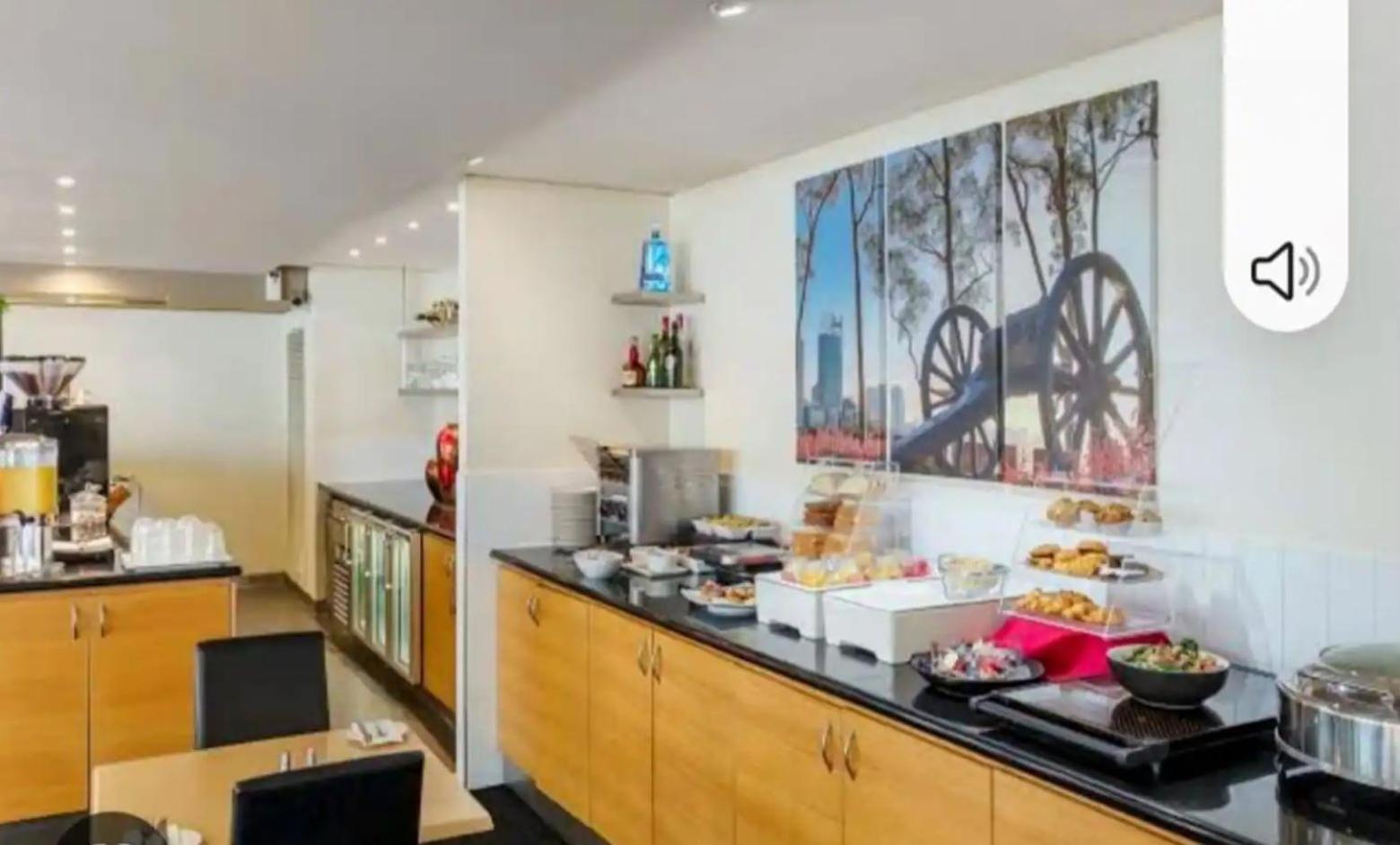 City & Lakeside With Free Parking, Pool And 10 Mins Walk Into The City Perth Eksteriør billede