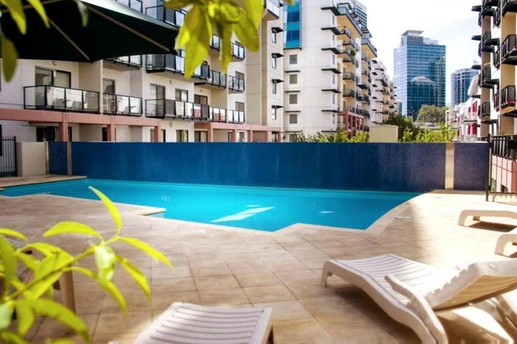 City & Lakeside With Free Parking, Pool And 10 Mins Walk Into The City Perth Eksteriør billede