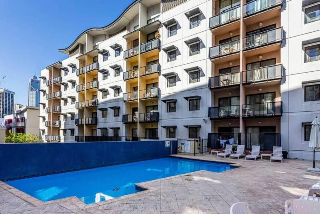 City & Lakeside With Free Parking, Pool And 10 Mins Walk Into The City Perth Eksteriør billede